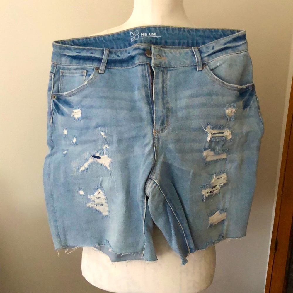 No Boundaries Mid Rise Shorts